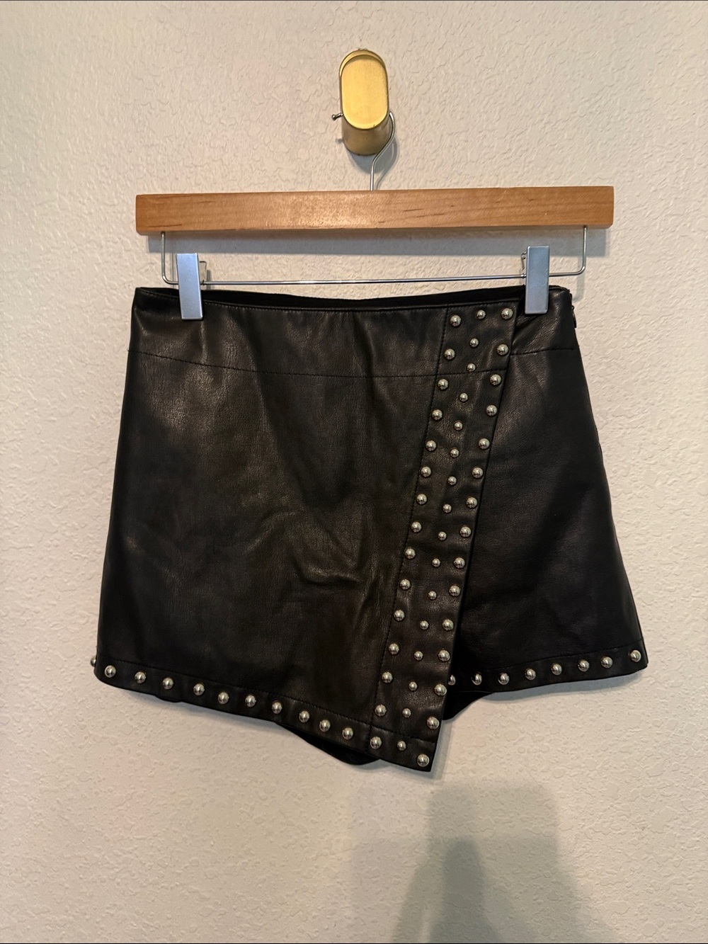 Perfect Free People Emmy Studded Faux Leather Mini Skort 0 - Picture 6 of 9